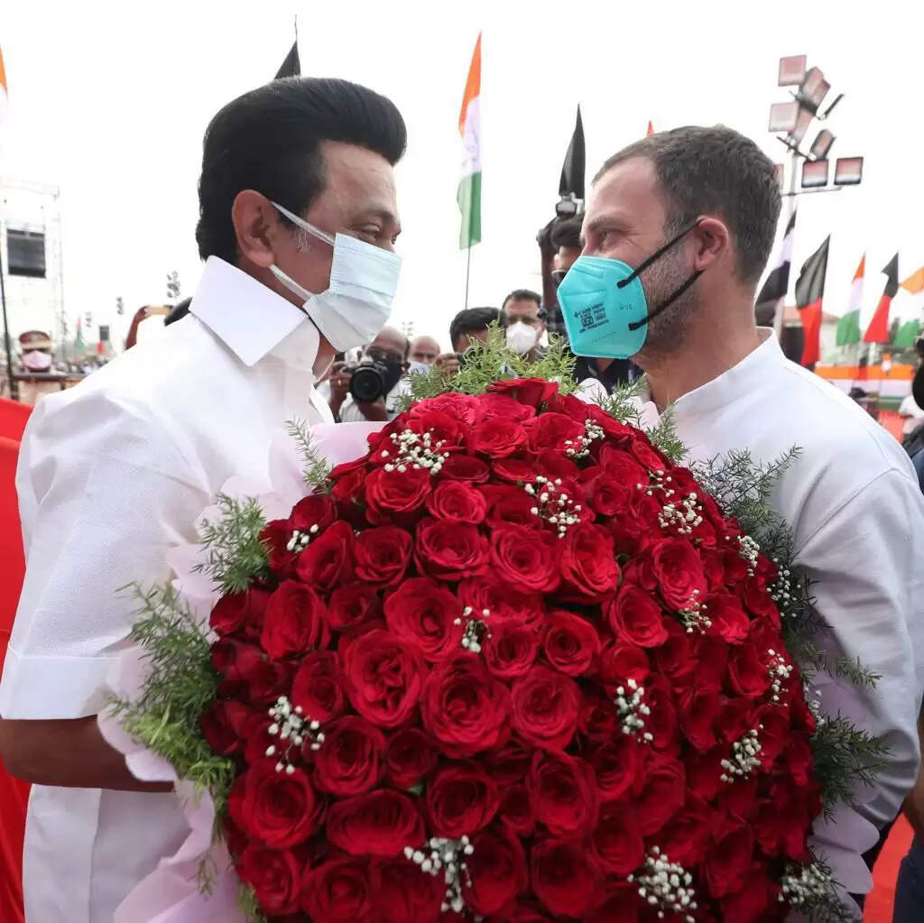 “அன்பு சகோதரருக்கு பிறந்தநாள் வாழ்த்துகள்” – தெற்கிலிருந்து பறந்த இரு வாழ்த்துகள்!