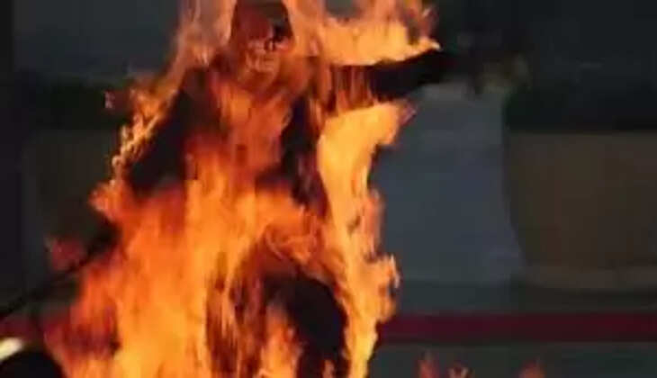 போக்குவரத்து காவலர் அபராதம் போட்டதற்காக நீதிமன்றத்தில் தீக்குளித்த இளைஞர்!