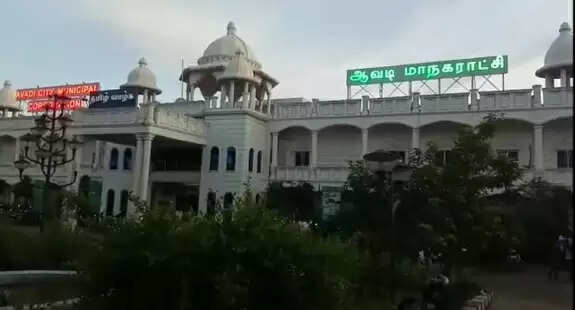 ஆவடி மாநகராட்சி அலுவலகத்தில், நிலுவை தொகை வழங்கக்கோரி ஒப்பந்ததாரர்கள் போராட்டம்