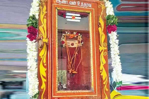 சிவன்மலை ஆண்டவர் உத்தரவு பெட்டியில் ‘நிறை நாழி படி’ !