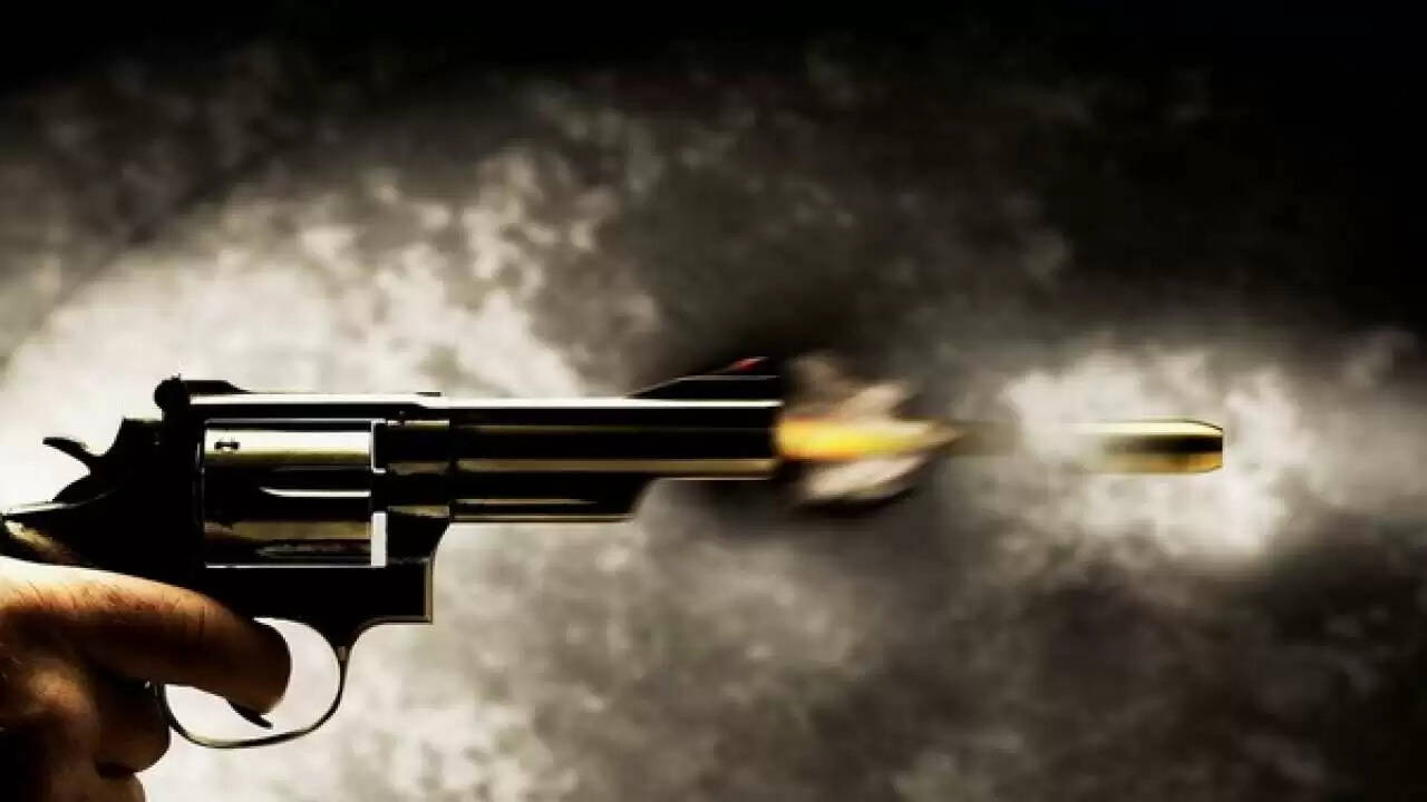 துப்பாக்கி சூட்டுக்கு பிறகு துரத்தி பிடித்தது -25000 ரூபாய் பரிசு கிடைத்தது -காவல்துறையோடு மோதிய கிரிமினல் கைது .