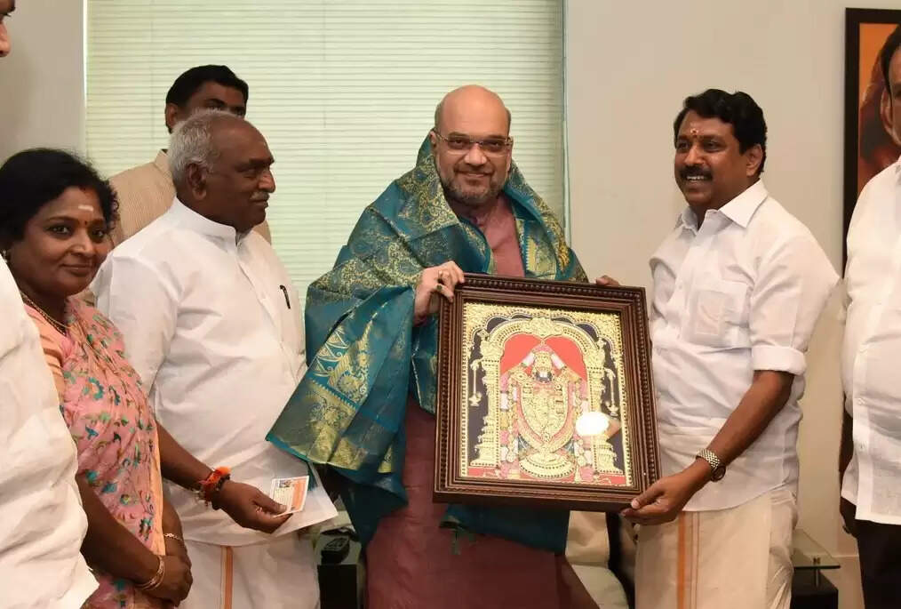 “என் உடலில் ஓடுவது அதிமுகவின் ரத்தம்தான்” : பாஜக துணைத்தலைவர் பேச்சு!!