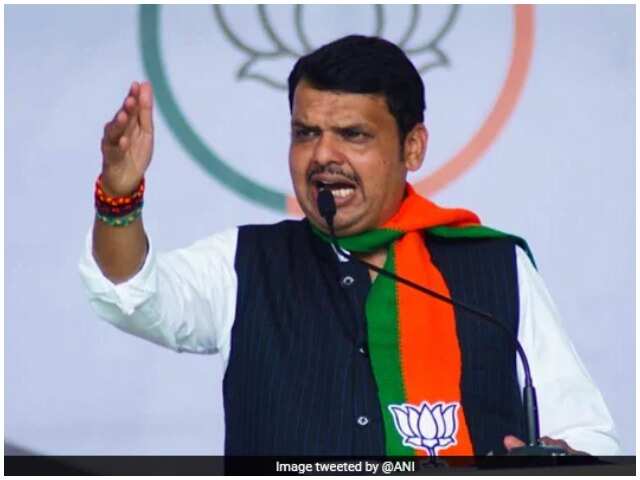 பட்டம் பறக்கவிடுவதில் நீங்கள் பிஸியாக இருக்கிறீர்கள், நாங்கள் இலாகாக்களை ஒதுக்குவோம்... தேவேந்திர பட்னாவிஸ்