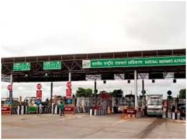 சென்னையில் அமலுக்கு வந்தது சுங்கக்கட்டணம் உயர்வு.. வாகன ஓட்டிகள் அவதி..