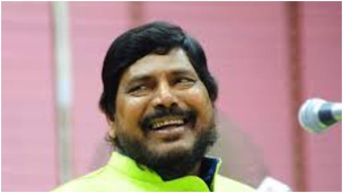 சிவ சேனா ஏக்நாத் ஷிண்டேவுக்கு சொந்தமானது, உத்தவ் தாக்கரே தசரா பேரணியை வேறு இடத்தில் நடத்த வேண்டும்.. அதவாலே