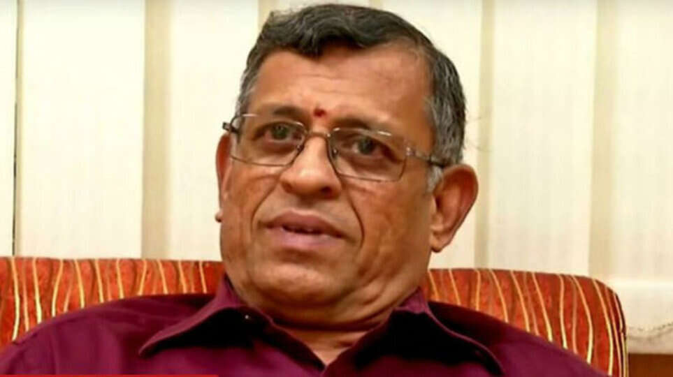 ஆடிட்டர் குருமூர்த்திக்கு தமிழக அரசு நோட்டீஸ்!