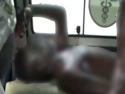 திருமணமான 13 நாட்களில் பிரிந்து சென்றதால் சோகம்... காதல் மனைவி கண்முன்னே தீக்குளித்த இளைஞர்!
​​​​​​​