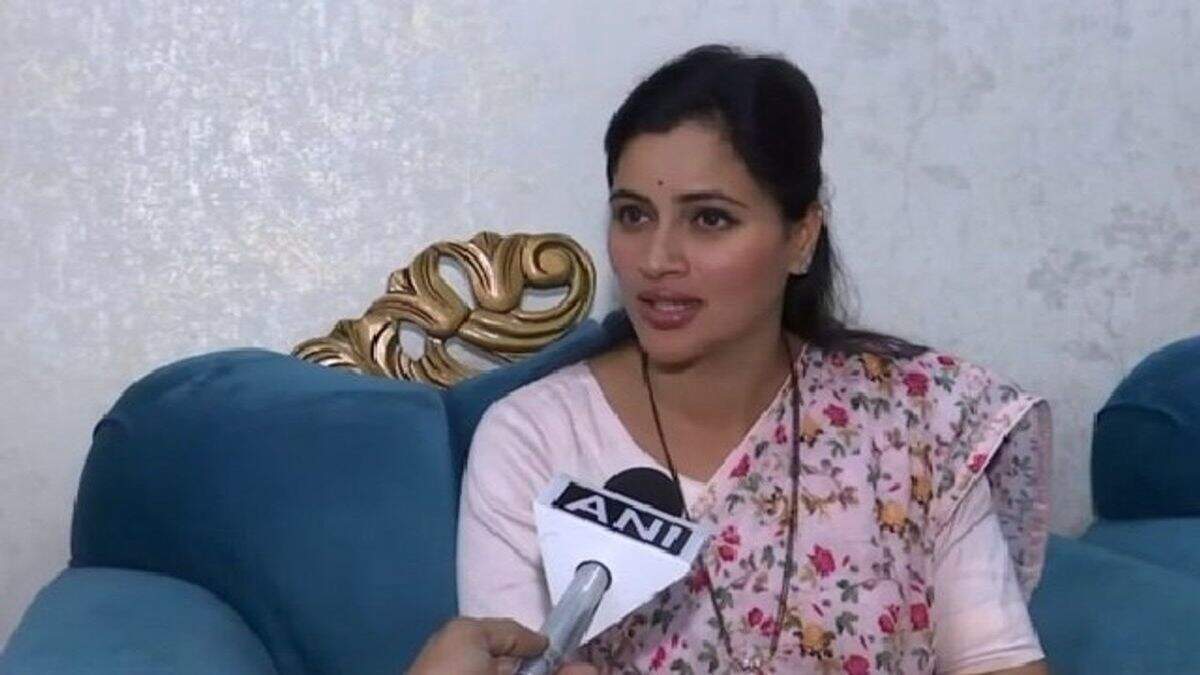 சனி மகாராஷ்டிராவை விட்டு வெளியேற வேண்டும்.. உத்தவ் தாக்கரேவை மறைமுகமாக தாக்கிய நவ்னீத் ரானா