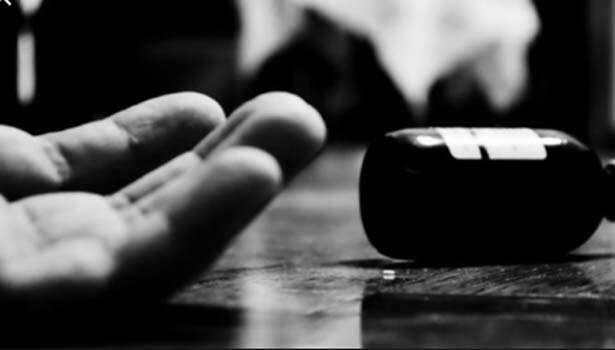 தவறான வார்த்தைகளால் திட்டிய பெண் உதவி ஆய்வாளர்.. மனமுடைந்த மகளிர் குழு தலைவி விஷம் குடித்து தற்கொலை!