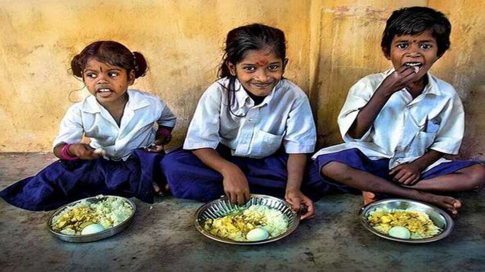 மாணவர்களின் வீடுகளுக்கே சென்று சத்துணவு… தமிழக அரசின் சூப்பர் முயற்சி!