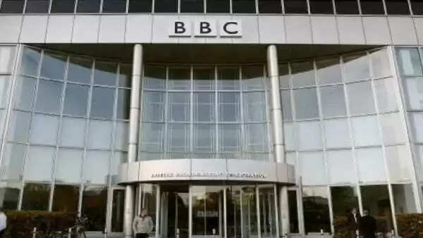 பிபிசி ஊடகம் மீது வருமான வரித்துறையினரை ஏவிவிட்டு பழிவாங்குவதா?? - சீமான் கேள்வி..