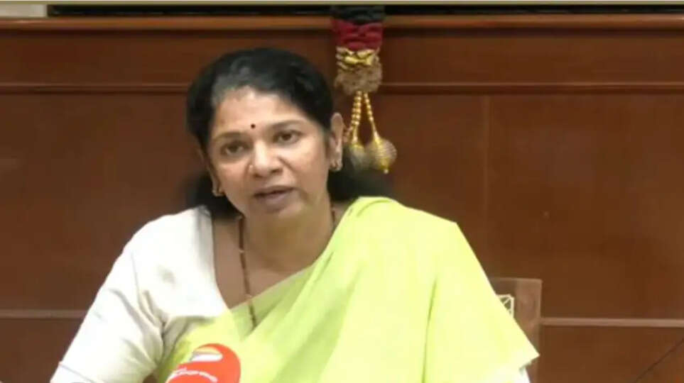 ஈபிஎஸ் செய்திருப்பது துரோகம்- கனிமொழி