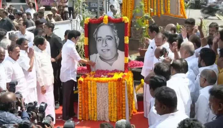 அண்ணா பிறந்தநாள்: முதல்வர் ஸ்டாலின் மலர்த்தூவி மரியாதை..&nbsp;&nbsp;