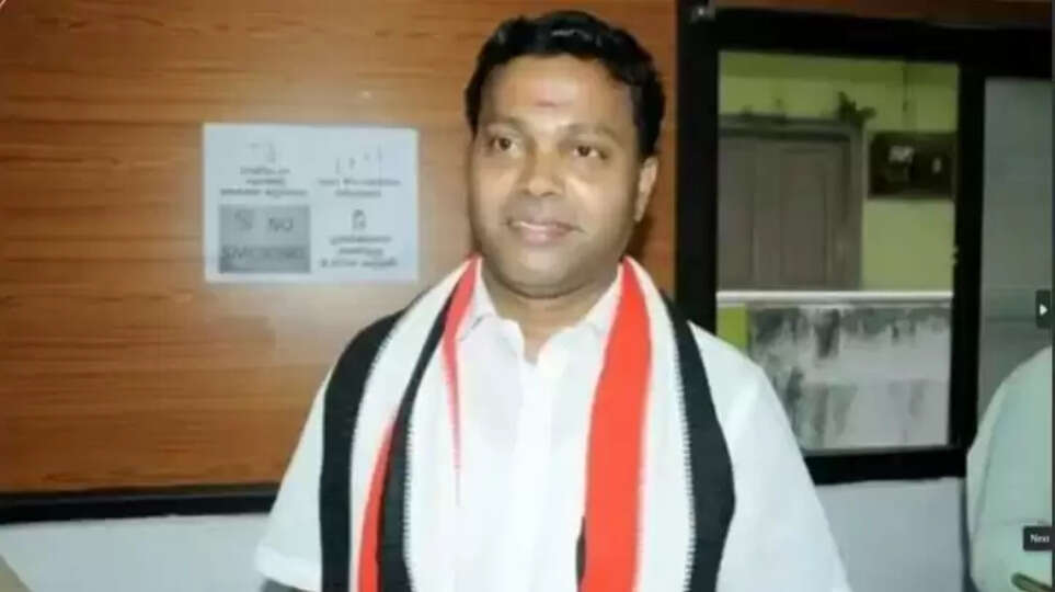 அதிமுகவில் இருந்துகொண்டு சுயேட்சையாக போட்டி- ஈபிஎஸ் அதிரடி நடவடிக்கை