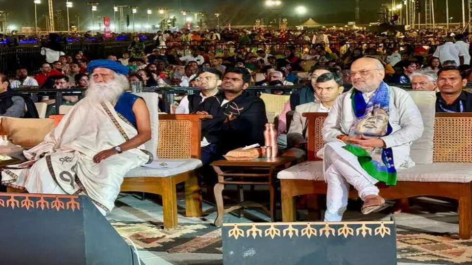 பக்தி ததும்பும் இன்னிசை, பாடல்கள், நடனம்