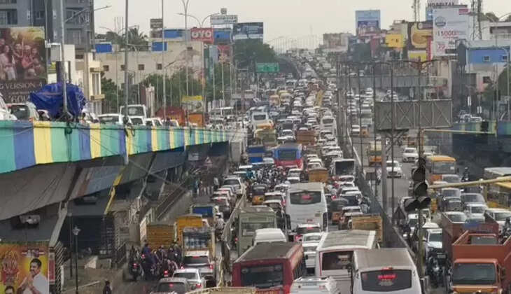 பல்லாவரத்தில் ஸ்தம்பித்த போக்குவரத்து.. கல்லூரி பேருந்தால்&nbsp; வாகன ஓட்டிகள் தவிப்பு..!!