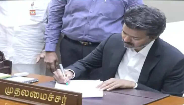 முதல்வர் நாற்காலியில் விஜய்!