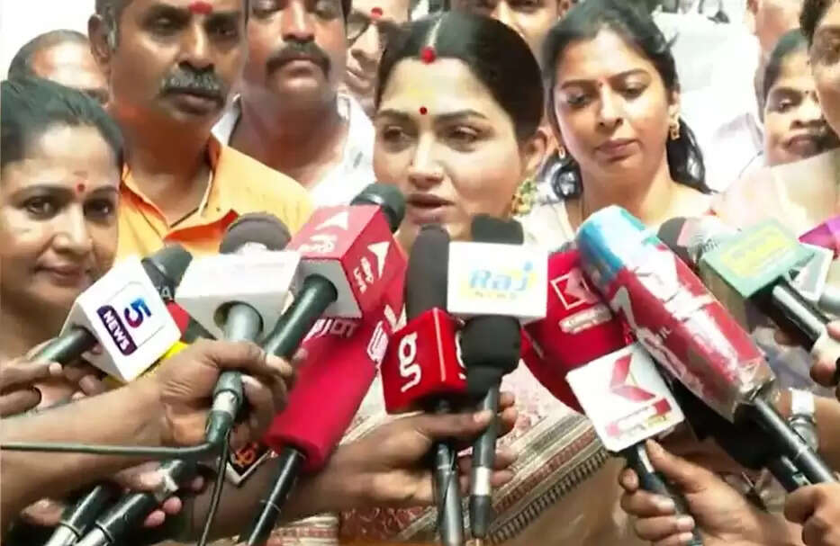 இனி தான் விளையாட்டு ஆரம்பம்! என் தம்பி விஜய்க்கு அட்வைஸ் தேவையில்லை- குஷ்பு பேட்டி