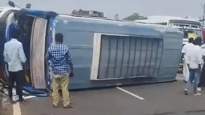 Mini van heading to DMK convention overturns in major accident - 12 injured