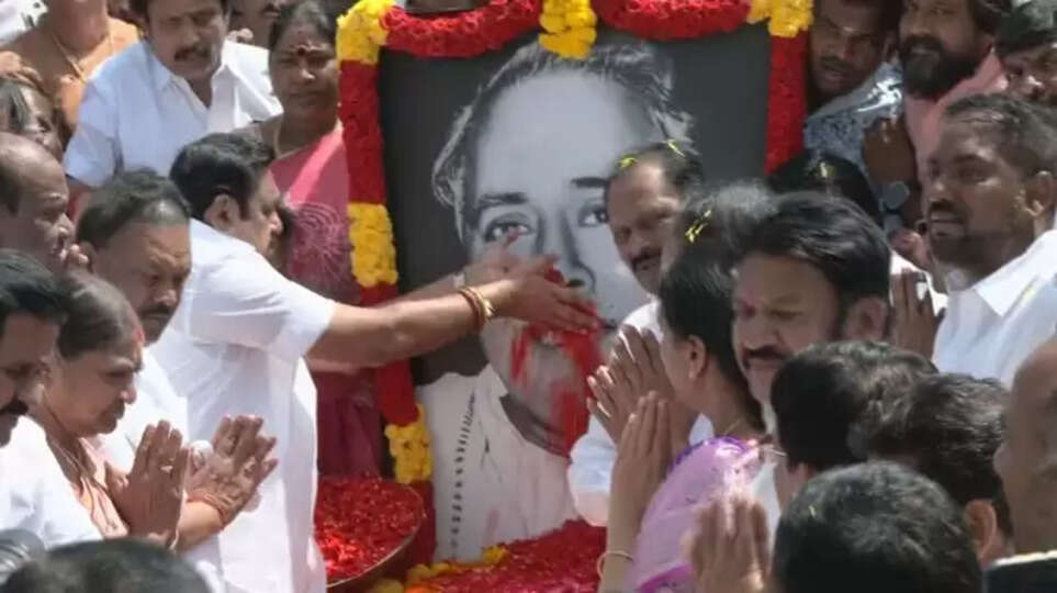  ‘கொள்கை தீபம் பேரறிஞர் பெருந்தகை அண்ணா’ - இபிஎஸ் மரியாதை.. 