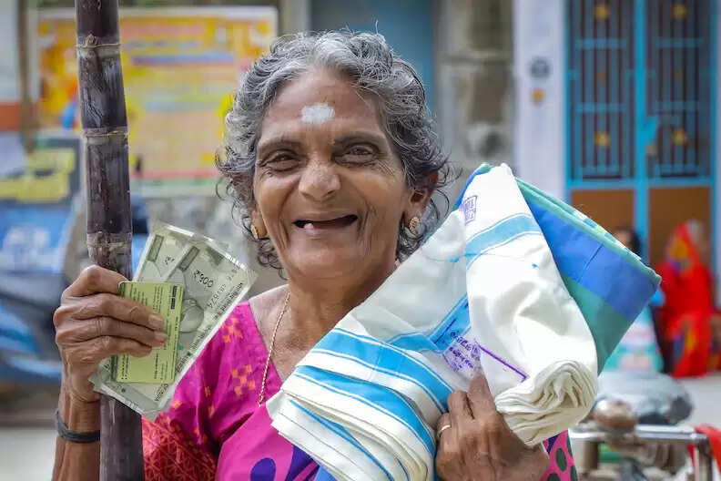 பொங்கல் பரிசு பிரம்மாண்டமாக வழங்க தமிழக அரசு திட்டம் - கசிந்த தகவல்!