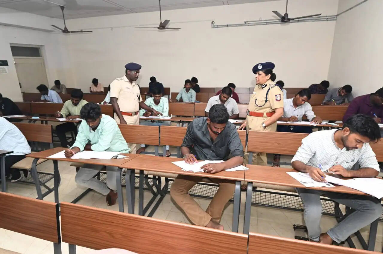 இரண்டாம் நிலை காவலர் தேர்வை 69,000 பேர் எழுதவில்லை - தமிழ்நாடு சீருடை பணியாளர் தேர்வாணையம்..