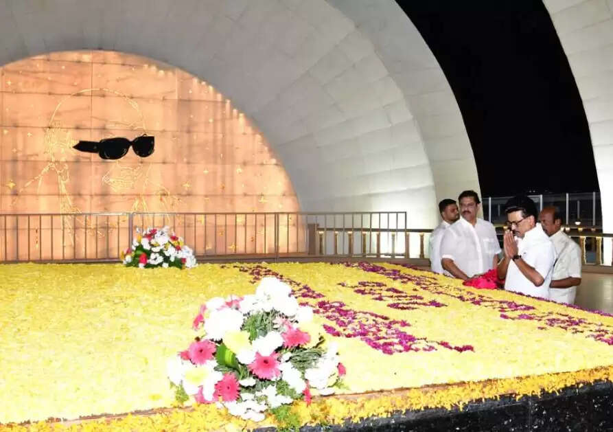 “தலைவர் கலைஞரின் நினைவுகளோடு புத்தாண்டு இரவில்..”- மு.க.ஸ்டாலின்