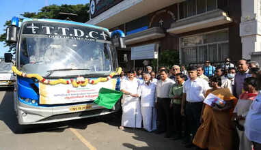 பெருமாள் கோயில்களுக்கு  புரட்டாசி மாத ஆன்மீக சுற்றுலா -  கொடியசைத்து தொடங்கி வைத்த அமைச்சர்கள்..