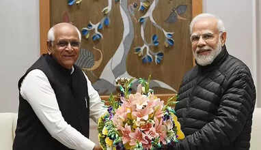 முதல்வரைத் தவிர அனைத்து அமைச்சர்களும் ராஜினாமா