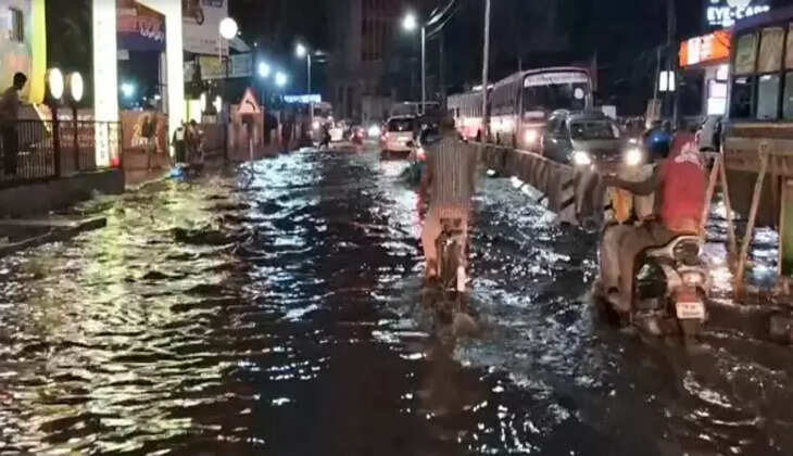 An hour of rain in Coimbatore caused flooding on the road