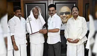 கட்சியில் சேர்ந்தவுடன் முக்கிய பொறுப்பு.. முதலமைச்சர் ஸ்டாலினிடம் வாழ்த்து பெற்றார் அன்வர் ராஜா..!!