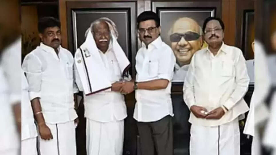 கட்சியில் சேர்ந்தவுடன் முக்கிய பொறுப்பு.. முதலமைச்சர் ஸ்டாலினிடம் வாழ்த்து பெற்றார் அன்வர் ராஜா..!!