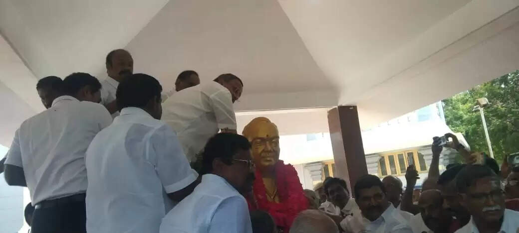 கண்ணதாசன் 96வது பிறந்தநாள் : தமிழ்நாடு அரசு சார்பில் மரியாதை..