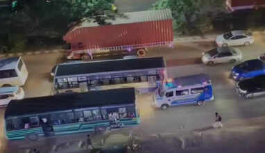 சொந்த ஊருக்கு படையெடுக்கும் மக்கள்- செங்கல்பட்டில் போக்குவரத்து நெரிசல்