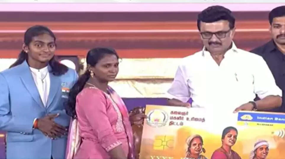 வெல்லும் தமிழ் பெண்கள்- 1,30,69,831 மகளிருக்கு உரிமைத் தொகை!