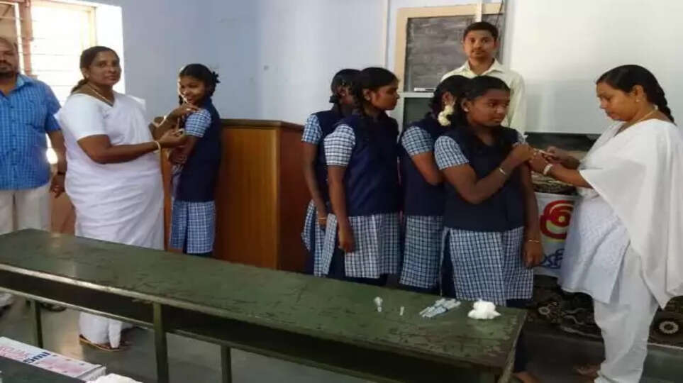 மாணவர்களுக்கு தடுப்பூசி