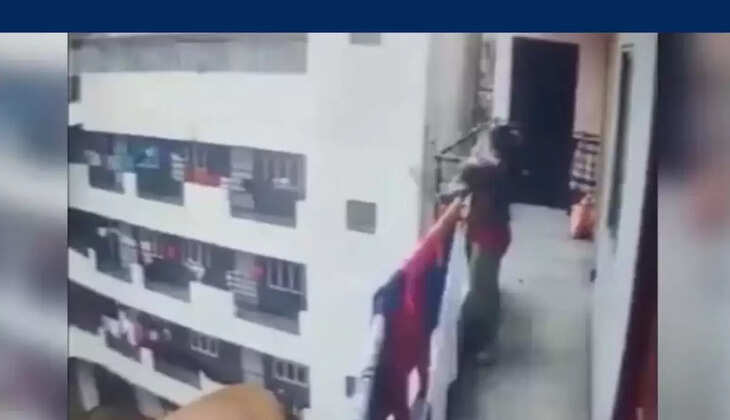  பெற்ற குழந்தையை 4வது  மாடியில் இருந்து தூக்கி வீசிய தாய்.. 