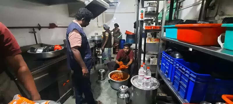 சேலத்தில் 133 கிலோ கெட்டுப்போன இறைச்சி பறிமுதல்