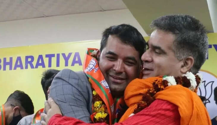 முபாஷிர் ஆசாத் மற்றும் ரவீந்தர் ரெய்னா 