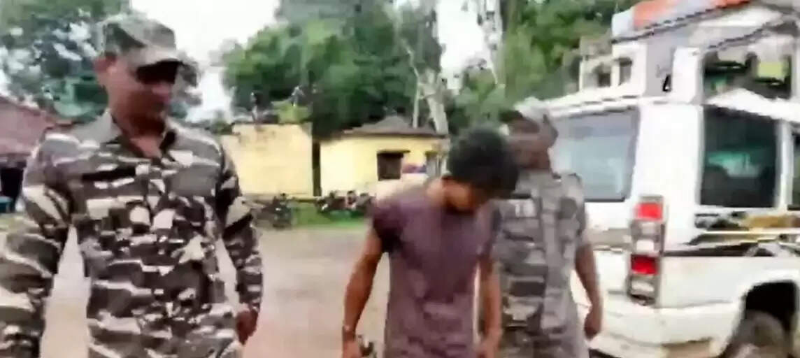 சென்னையில் சிசிடிவி-யிடம் கொஞ்சி பேசிய இளைஞர்.கஞ்சா போதையில் அட்டகாசம்