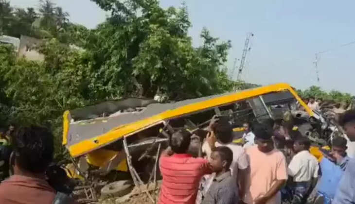 உதவியாளர் இல்லாமல் பள்ளி வேனை இயக்கியது ஏன்?- பள்ளிக்கல்வி துறை சார்பில் பள்ளிக்கு நோட்டீஸ்
