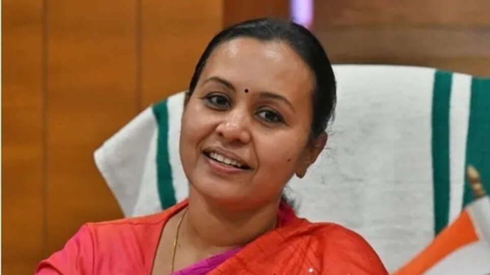 விபத்தில் சிக்கிய கேரள அமைச்சர் வீணா ஜார்ஜ்.. நிலச்சரிவு பணிகளை ஆய்வு செய்ய சென்றவர் மருத்துவமனையில் அனுமதி.. 