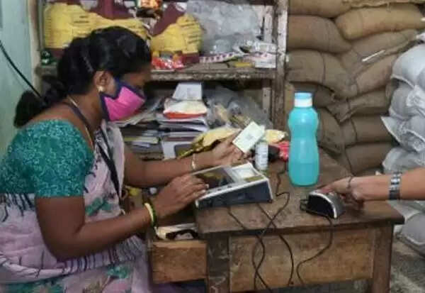 கூட்டுறவு பண்டக சாலை ஊழியர்கள்