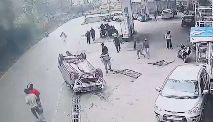 உதகையில் அந்தரத்தில் பறந்து கார் விபத்து&nbsp;