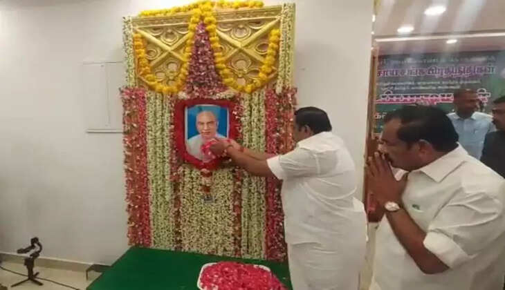 கல்லாமை எனும் இருள் அகற்றிட கண் துஞ்சாது உழைத்திட்ட பெருந்தலைவர்!! - இபிஎஸ் மரியாதை..