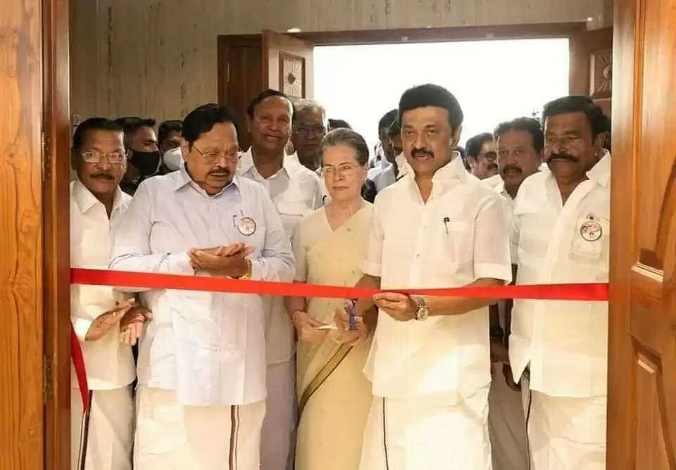 ஜூன் 3ல் திருவாரூரில் கலைஞர் நூற்றாண்டு விழா.. - மாவட்ட செயலாளர்கள் கூட்டத்தில் தீர்மானம்..