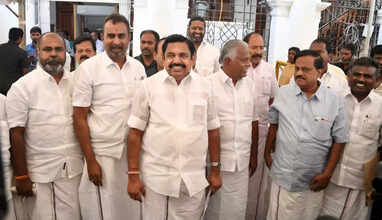 முதல்வர் உரையை புறக்கணித்து  அதிமுக வெளிநடப்பு.. 