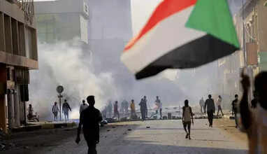 சூடான் ராணுவப்படையினர் இடையே மோதல் 