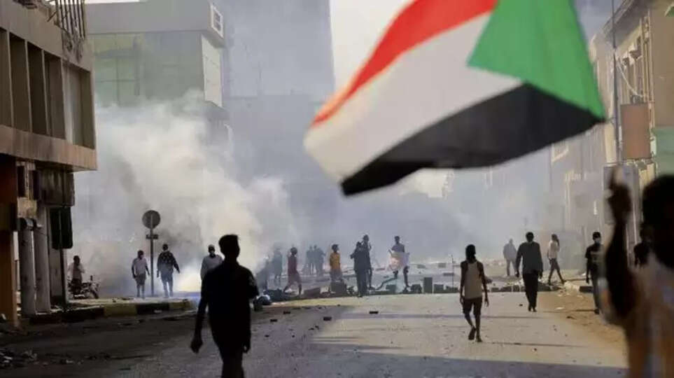 சூடான் ராணுவப்படையினர் இடையே மோதல் 