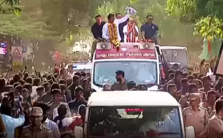 விஜய் பரப்புரையில் மயங்கிய பெண்- மருத்துவமனையில் அனுமதி!